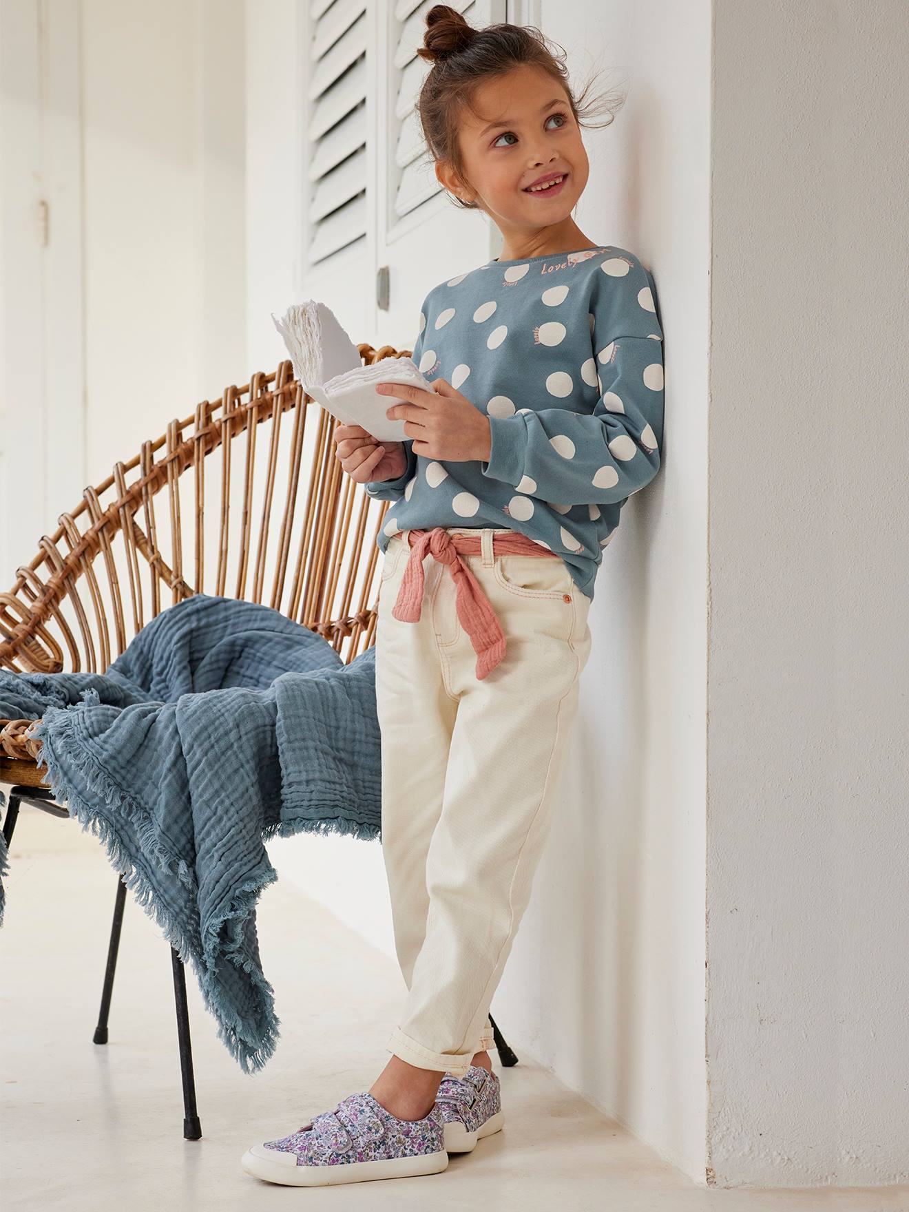 https://kids-avenue.com.ua/pages/gallery/6199/pantalon-mom-fit-et-sa-ceinture-en-gaze-de-coton-fille (12).jpg